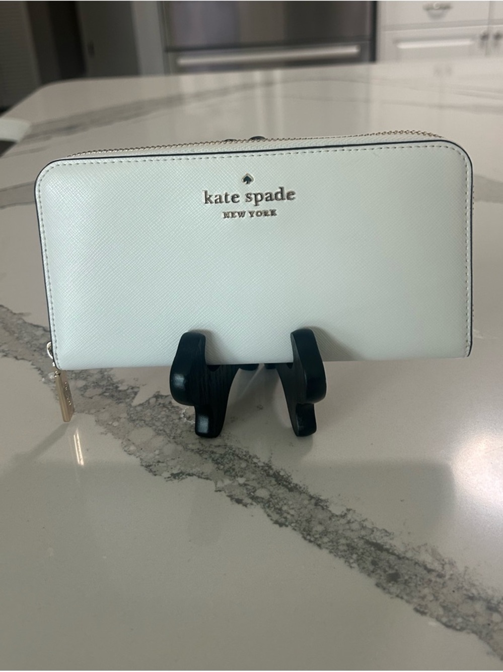 EUC kate spade white zip-around continental wallet with gold logo
Ample Storage